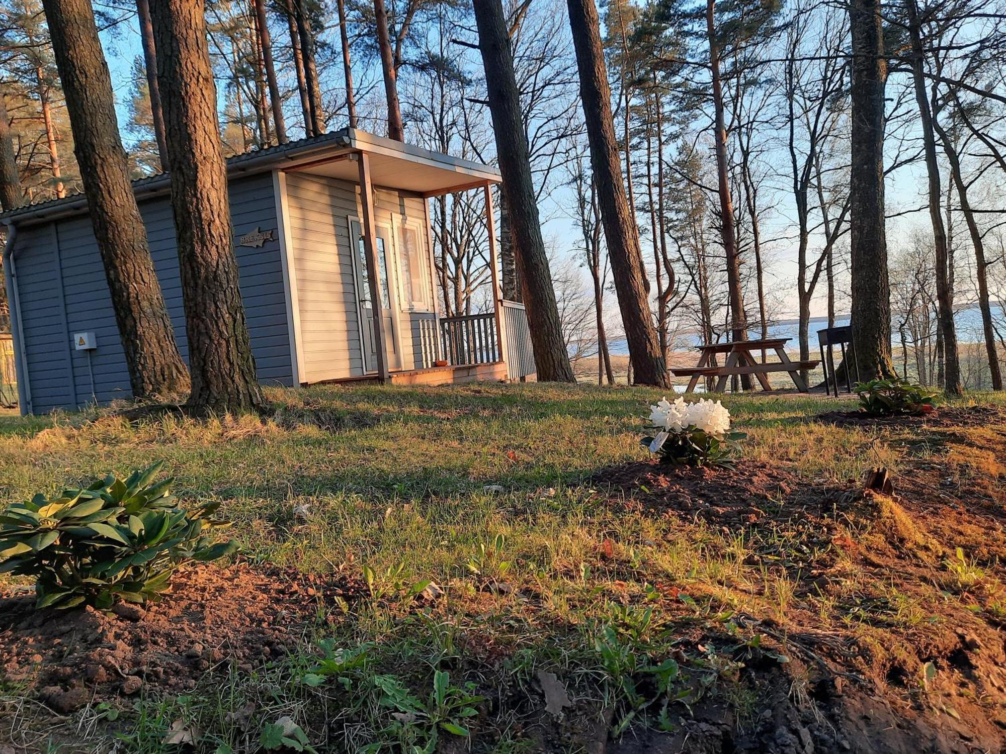 Kempings Ezerpriedes Burtnieki  Exterior foto